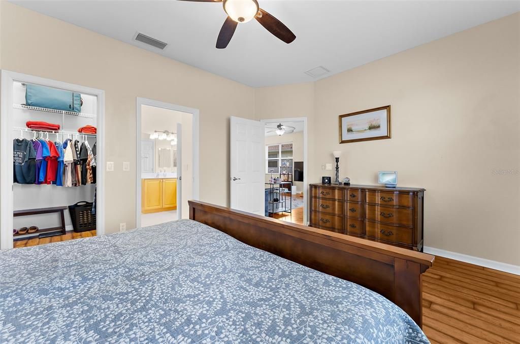 На продажу: $269,900 (2 спален, 2 ванн, 1492 Квадратных фут)