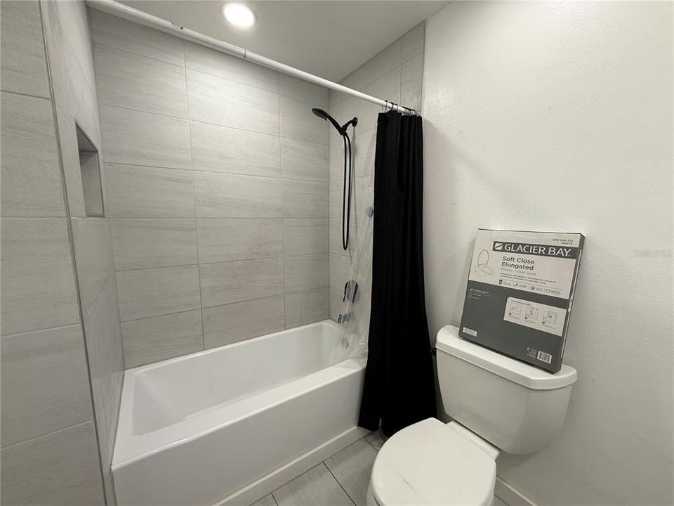 For Rent: $2,500 (3 beds, 2 baths, 1352 Square Feet)