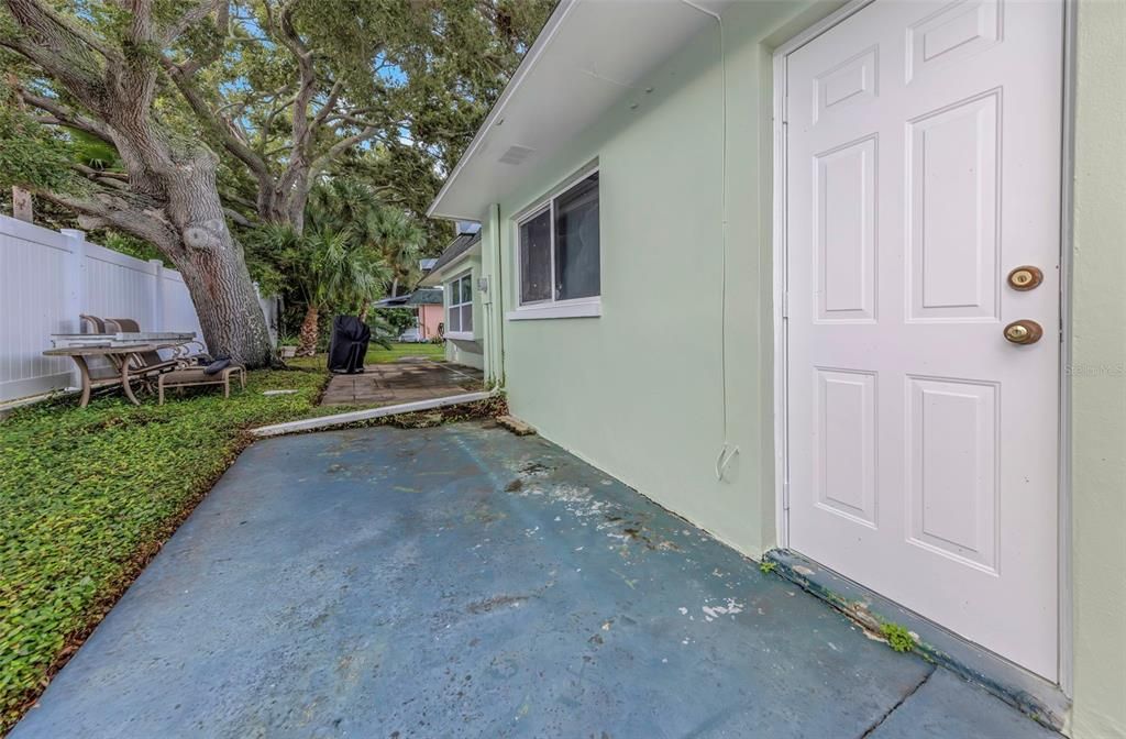 For Sale: $149,000 (2 beds, 1 baths, 931 Square Feet)