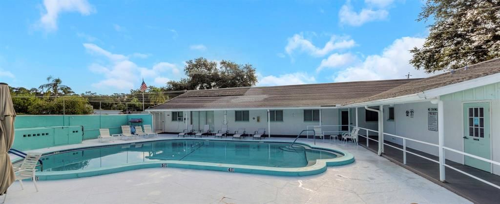 For Sale: $149,000 (2 beds, 1 baths, 931 Square Feet)