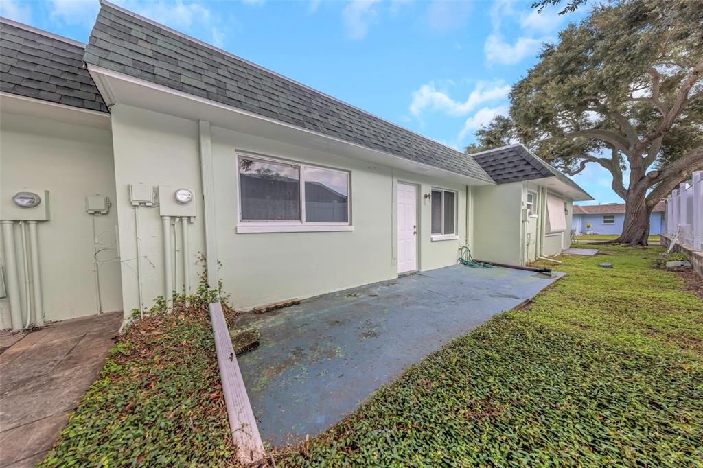For Sale: $149,000 (2 beds, 1 baths, 931 Square Feet)