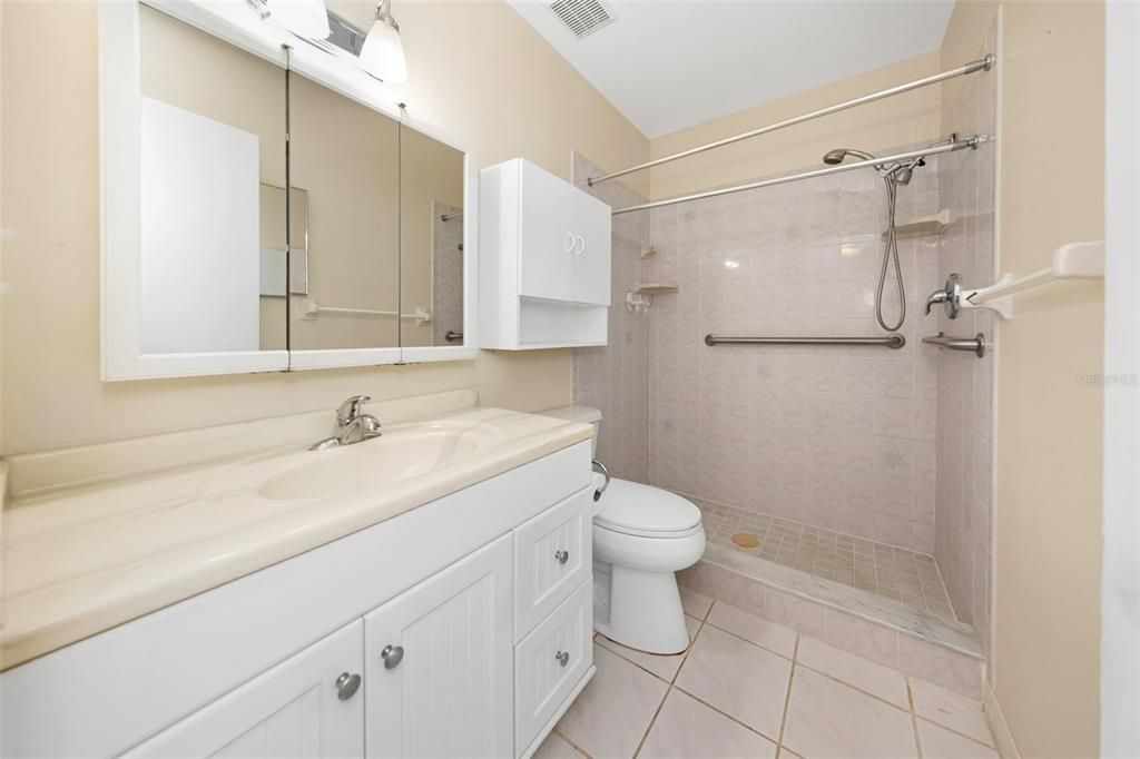 For Sale: $149,000 (2 beds, 1 baths, 931 Square Feet)