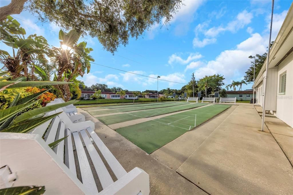 For Sale: $149,000 (2 beds, 1 baths, 931 Square Feet)
