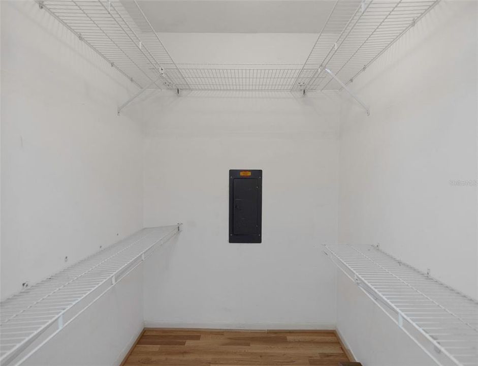 For Sale: $149,000 (2 beds, 1 baths, 931 Square Feet)