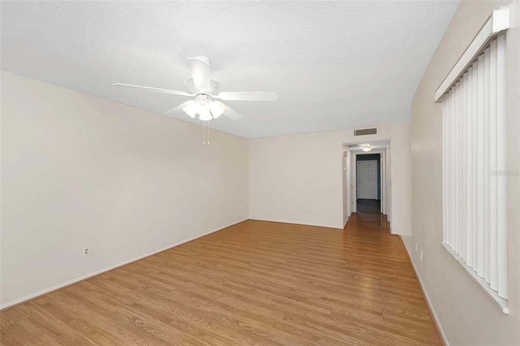 For Sale: $149,000 (2 beds, 1 baths, 931 Square Feet)