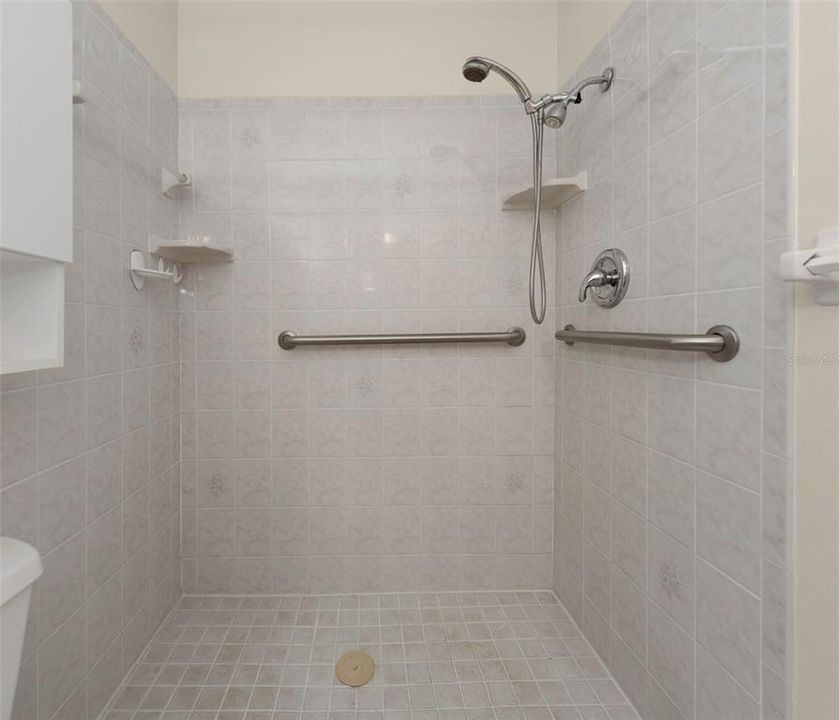 For Sale: $149,000 (2 beds, 1 baths, 931 Square Feet)
