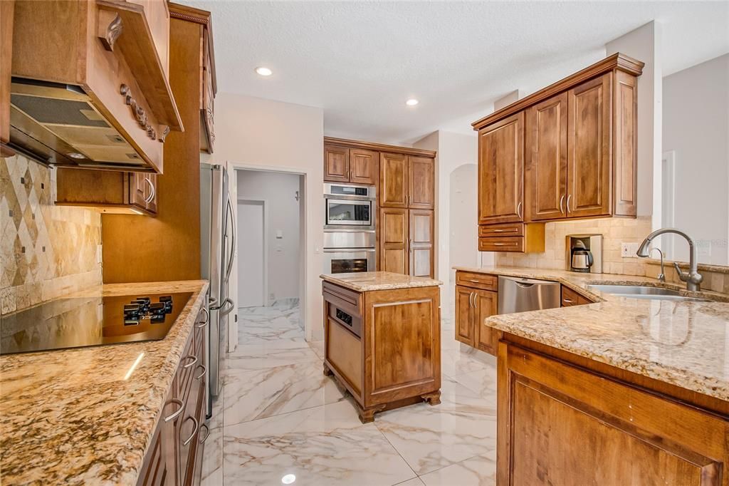For Sale: $579,995 (4 beds, 3 baths, 2561 Square Feet)