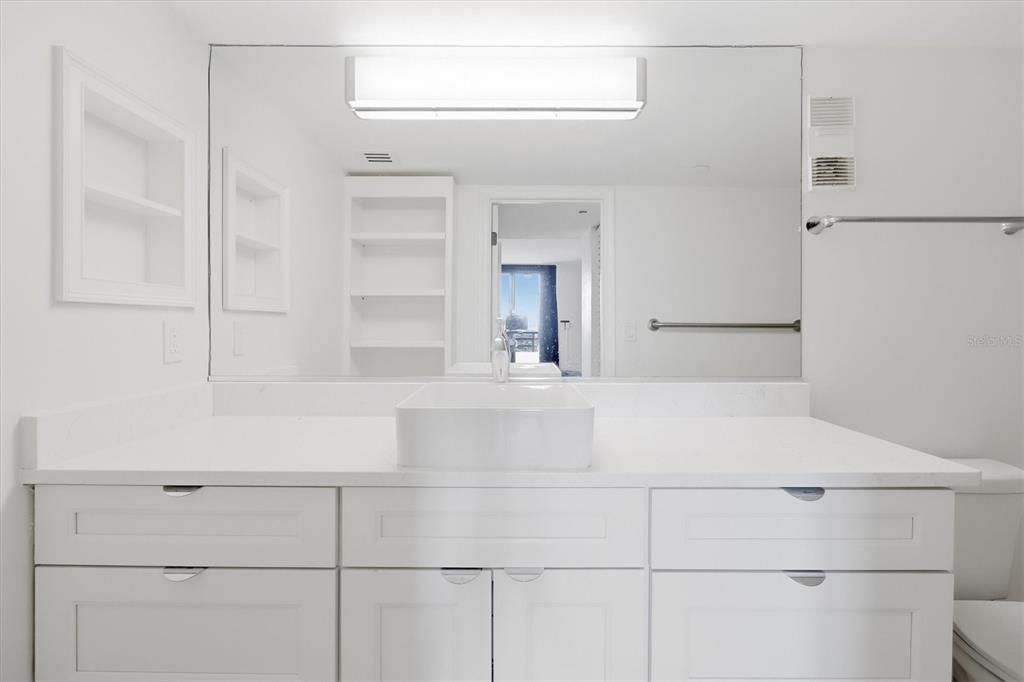 For Sale: $250,000 (2 beds, 2 baths, 1265 Square Feet)