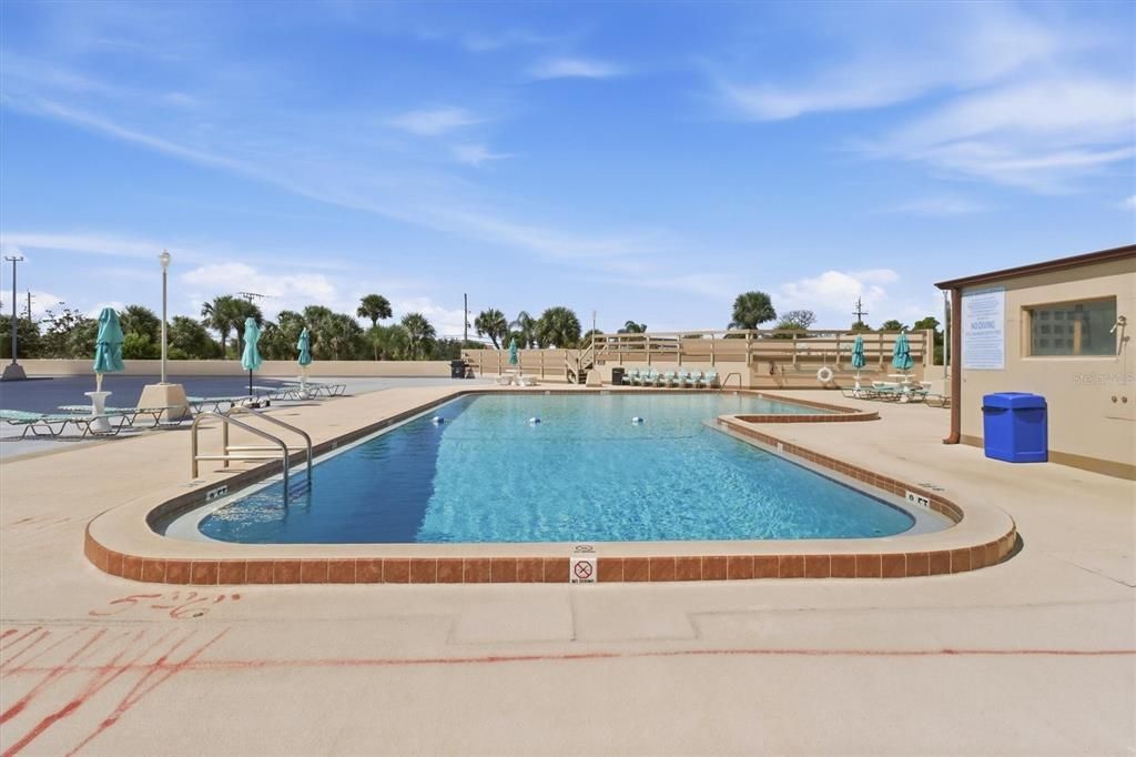 For Sale: $250,000 (2 beds, 2 baths, 1265 Square Feet)