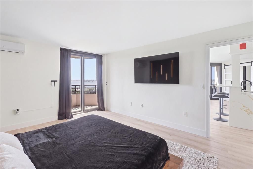 For Sale: $250,000 (2 beds, 2 baths, 1265 Square Feet)