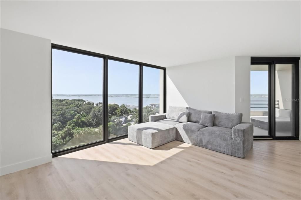 For Sale: $250,000 (2 beds, 2 baths, 1265 Square Feet)