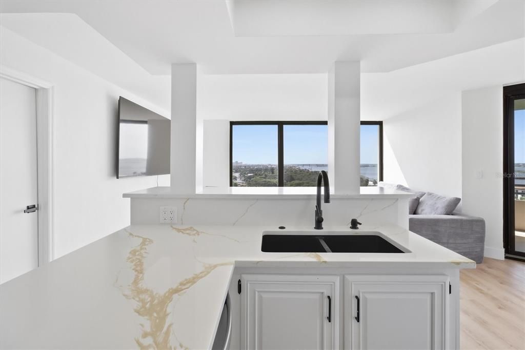 For Sale: $250,000 (2 beds, 2 baths, 1265 Square Feet)