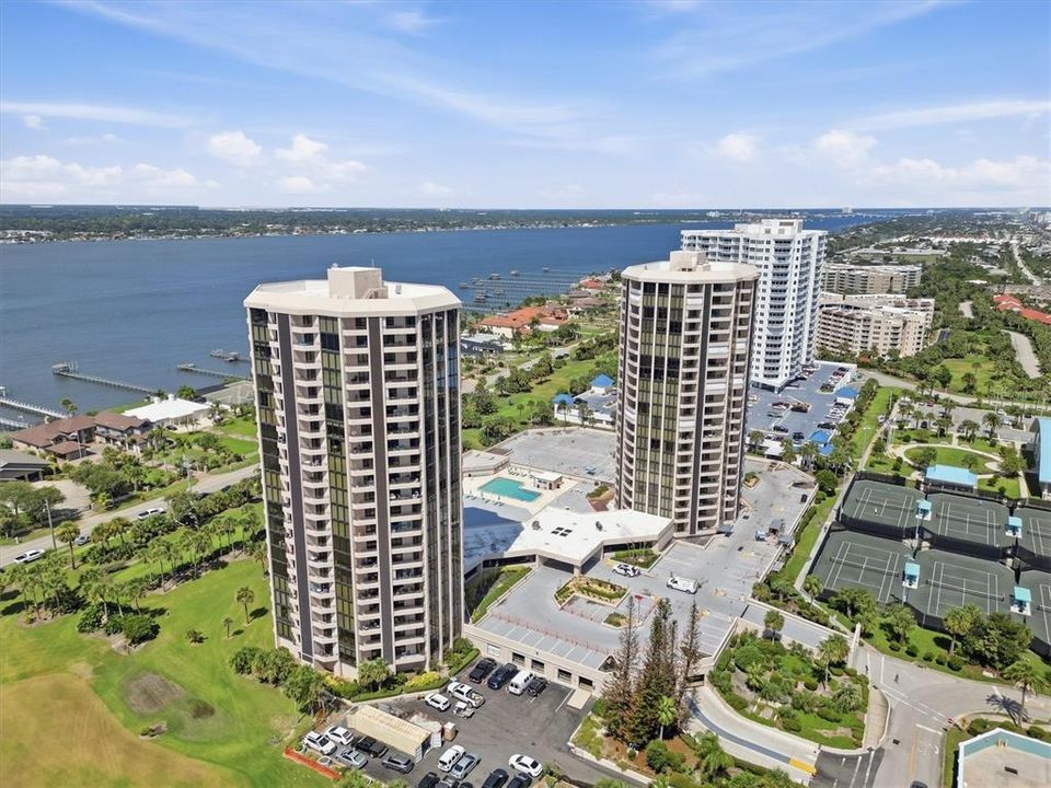 For Sale: $250,000 (2 beds, 2 baths, 1265 Square Feet)