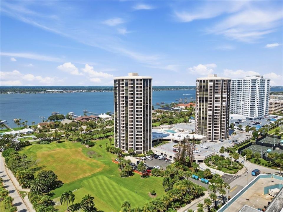 For Sale: $250,000 (2 beds, 2 baths, 1265 Square Feet)