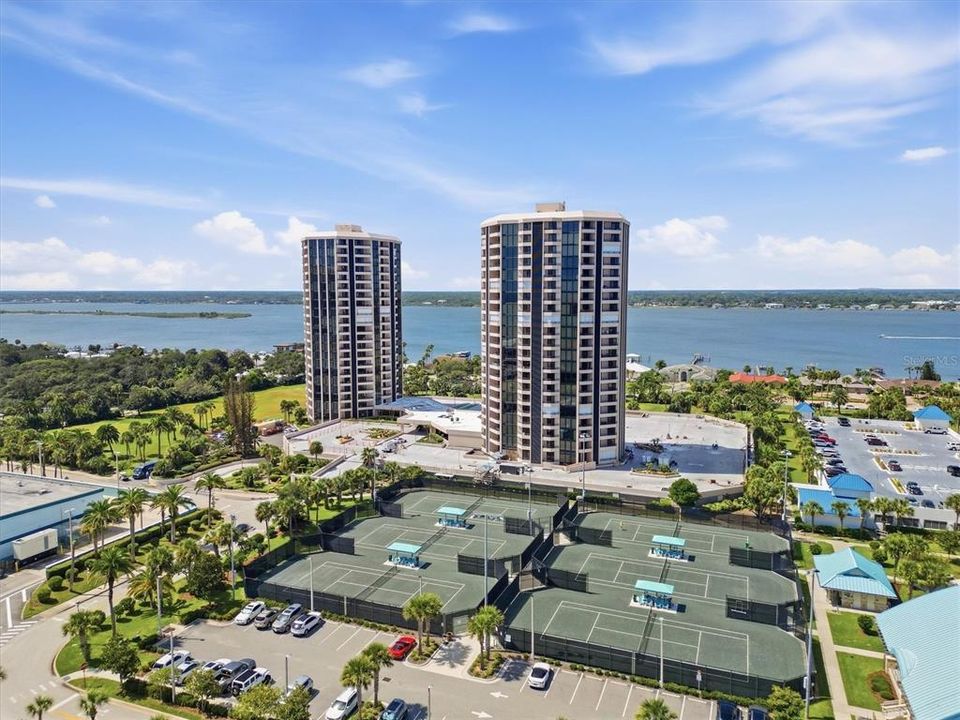 For Sale: $250,000 (2 beds, 2 baths, 1265 Square Feet)