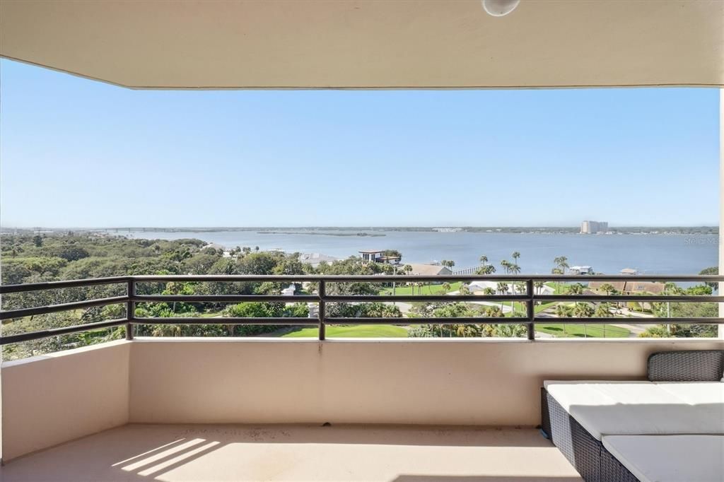 For Sale: $250,000 (2 beds, 2 baths, 1265 Square Feet)