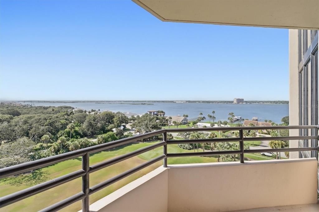 For Sale: $250,000 (2 beds, 2 baths, 1265 Square Feet)