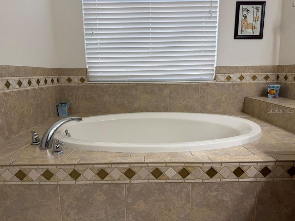 For Sale: $379,000 (3 beds, 2 baths, 2093 Square Feet)