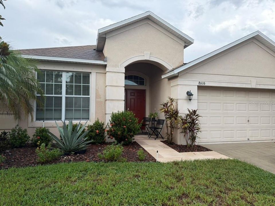 For Sale: $379,000 (3 beds, 2 baths, 2093 Square Feet)