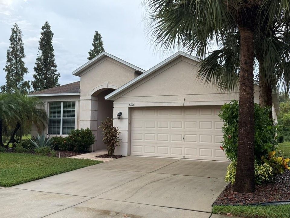 For Sale: $379,000 (3 beds, 2 baths, 2093 Square Feet)