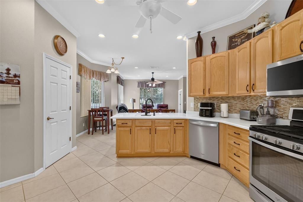 For Sale: $364,900 (3 beds, 2 baths, 2415 Square Feet)