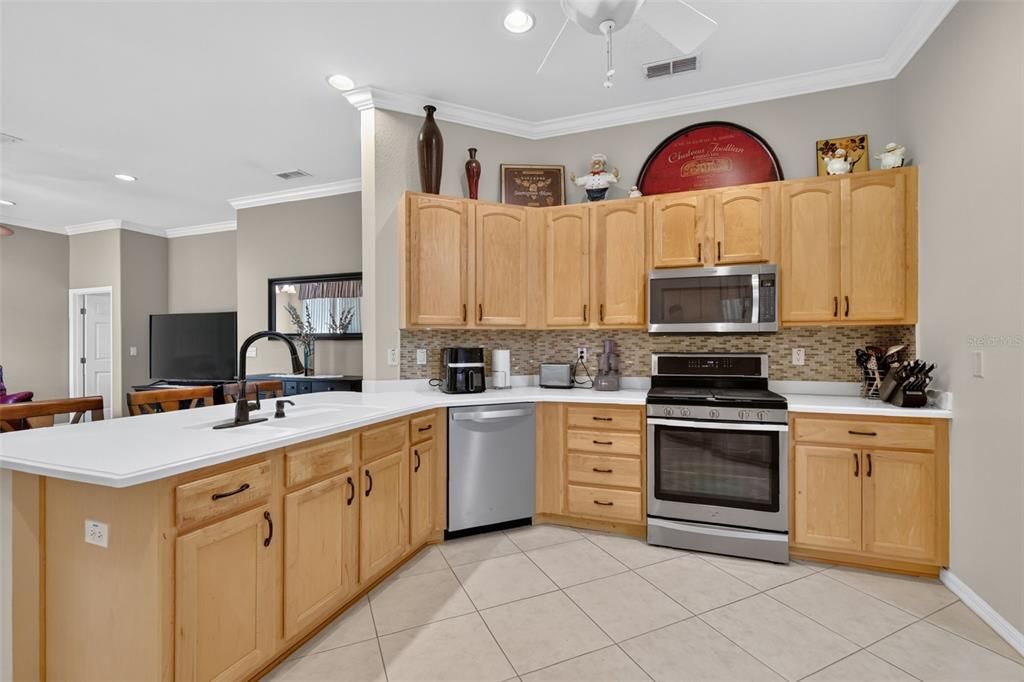 For Sale: $364,900 (3 beds, 2 baths, 2415 Square Feet)