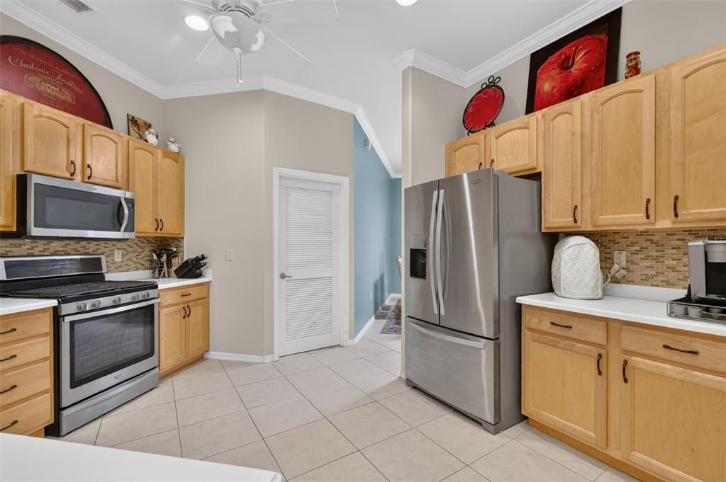 For Sale: $364,900 (3 beds, 2 baths, 2415 Square Feet)