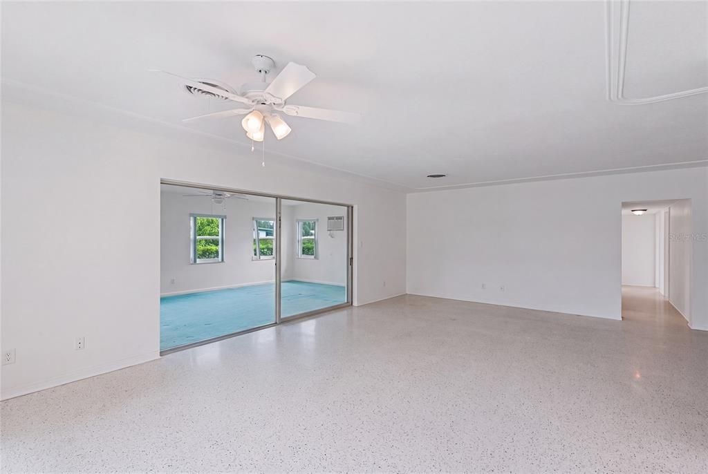 For Sale: $595,000 (3 beds, 2 baths, 1918 Square Feet)