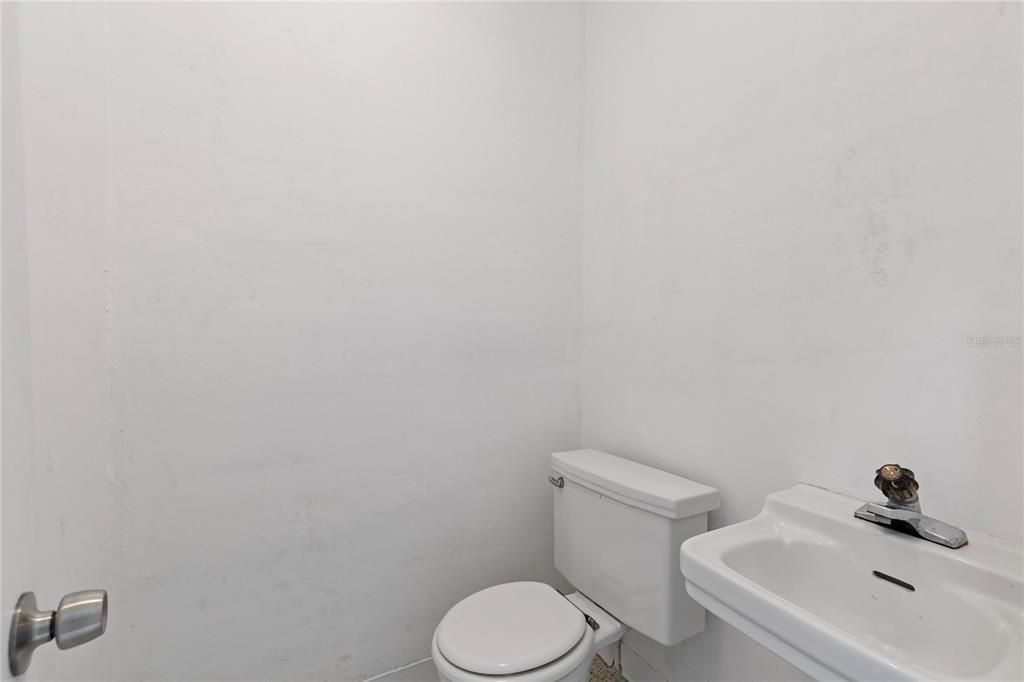For Sale: $595,000 (3 beds, 2 baths, 1918 Square Feet)