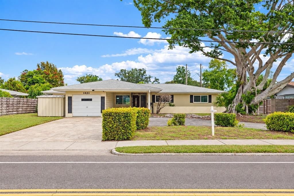 For Sale: $595,000 (3 beds, 2 baths, 1918 Square Feet)