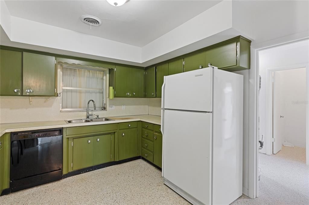For Sale: $595,000 (3 beds, 2 baths, 1918 Square Feet)