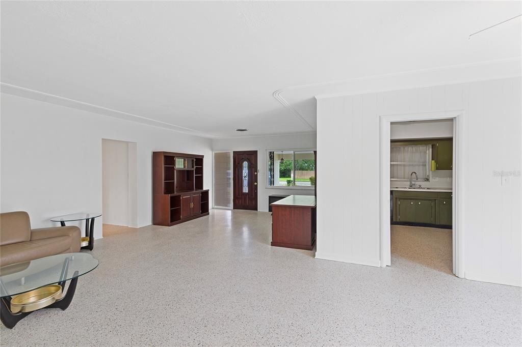 For Sale: $595,000 (3 beds, 2 baths, 1918 Square Feet)
