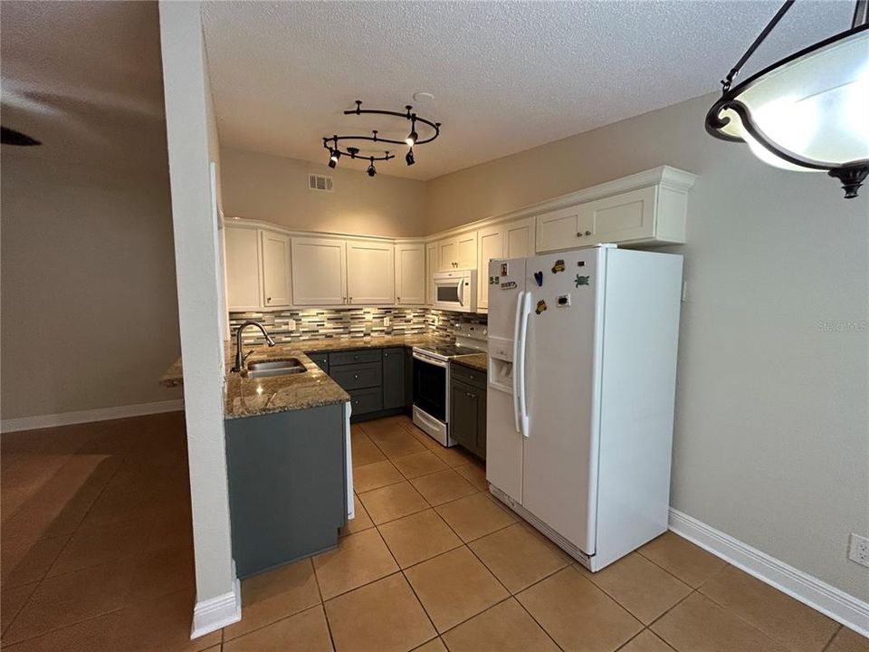 For Rent: $2,200 (3 beds, 2 baths, 1266 Square Feet)