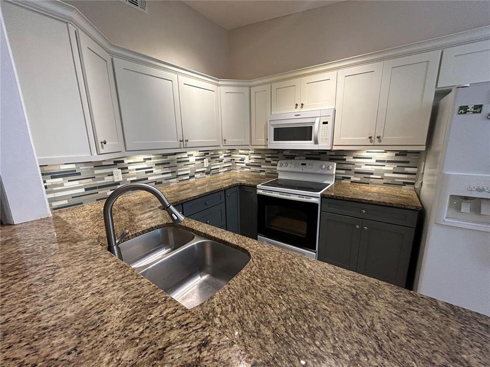 For Rent: $2,200 (3 beds, 2 baths, 1266 Square Feet)