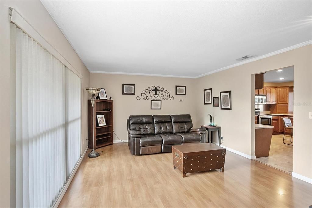 На продажу: $425,000 (4 спален, 2 ванн, 1854 Квадратных фут)