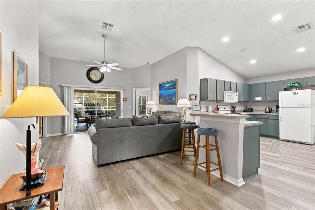 For Sale: $359,900 (4 beds, 3 baths, 1679 Square Feet)