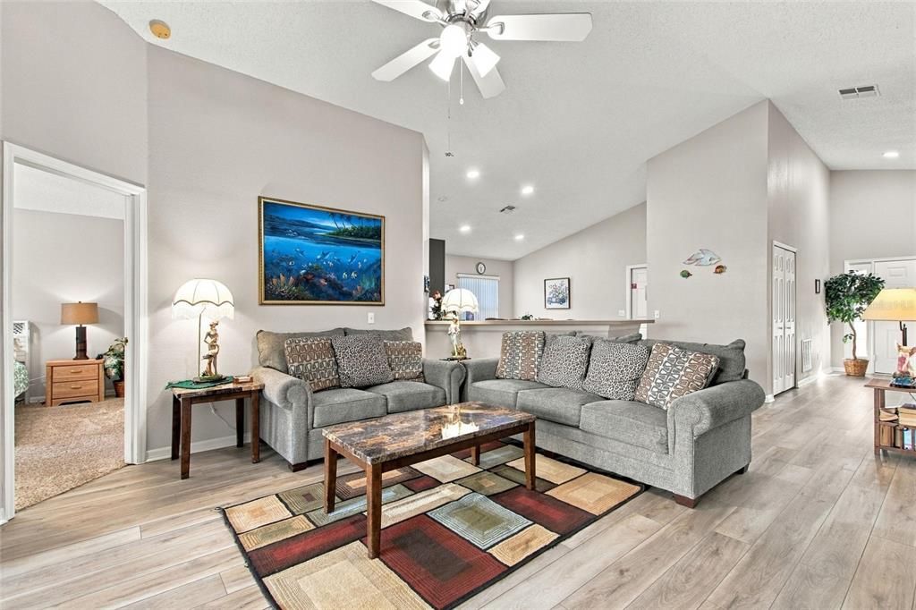 For Sale: $359,900 (4 beds, 3 baths, 1679 Square Feet)