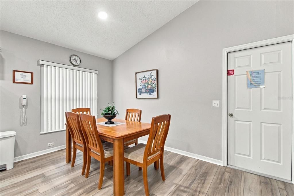 For Sale: $359,900 (4 beds, 3 baths, 1679 Square Feet)