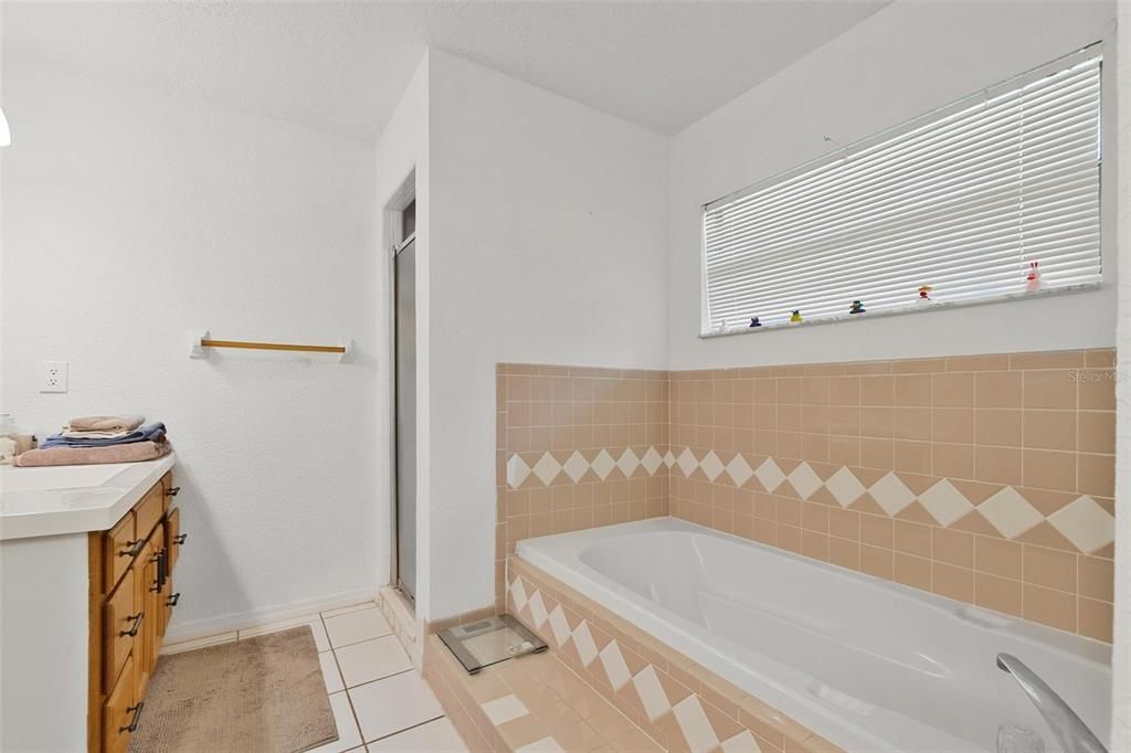 En Venta: $599,000 (5 camas, 3 baños, 2456 Pies cuadrados)