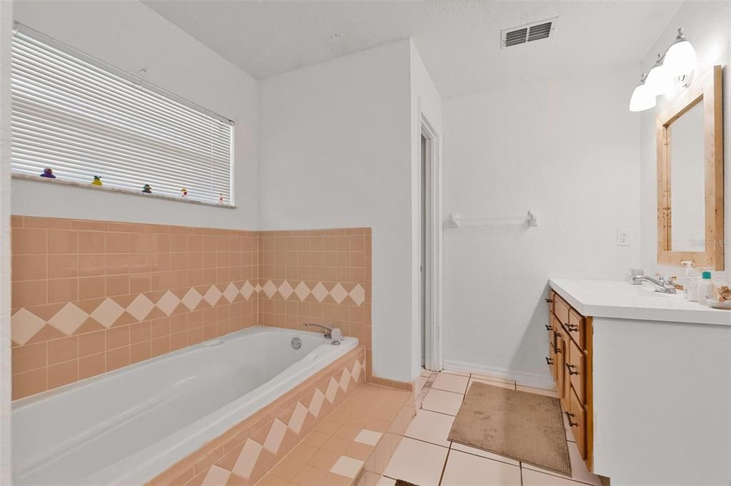 En Venta: $599,000 (5 camas, 3 baños, 2456 Pies cuadrados)