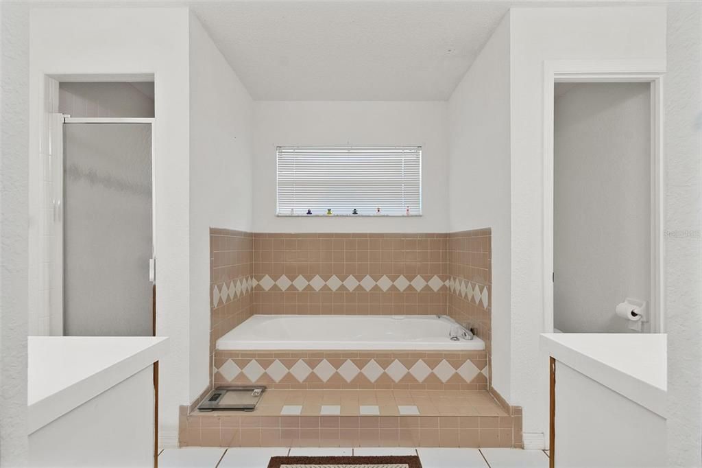 En Venta: $599,000 (5 camas, 3 baños, 2456 Pies cuadrados)
