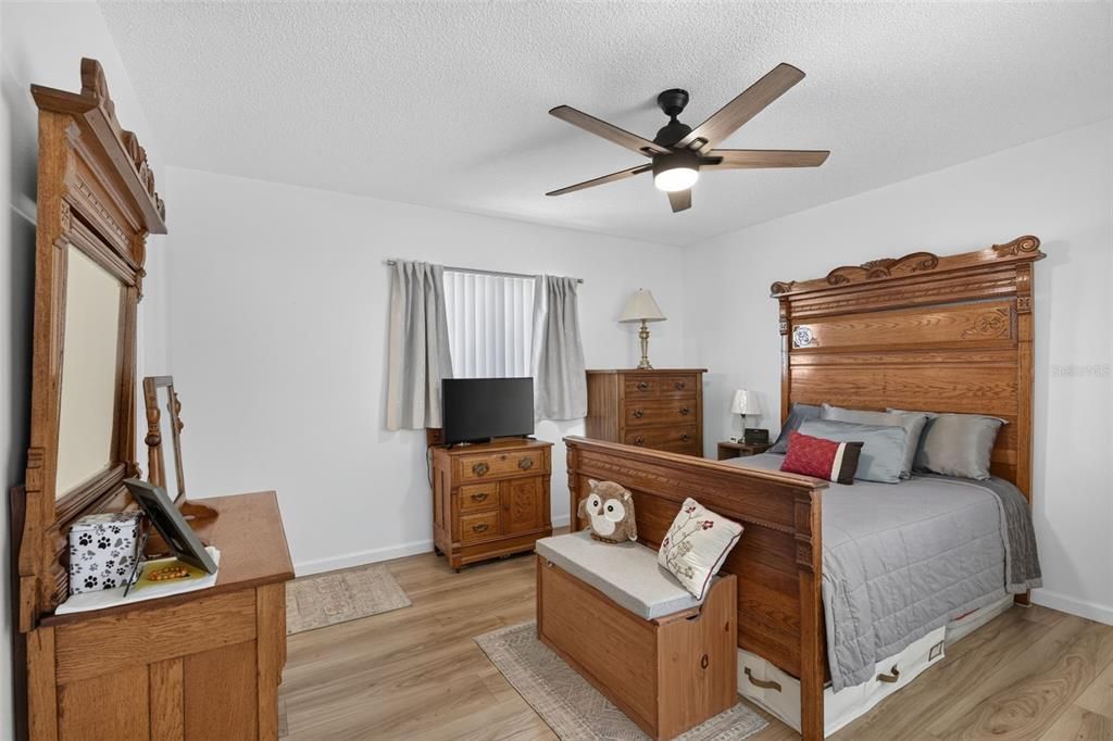 For Sale: $260,000 (3 beds, 2 baths, 1311 Square Feet)