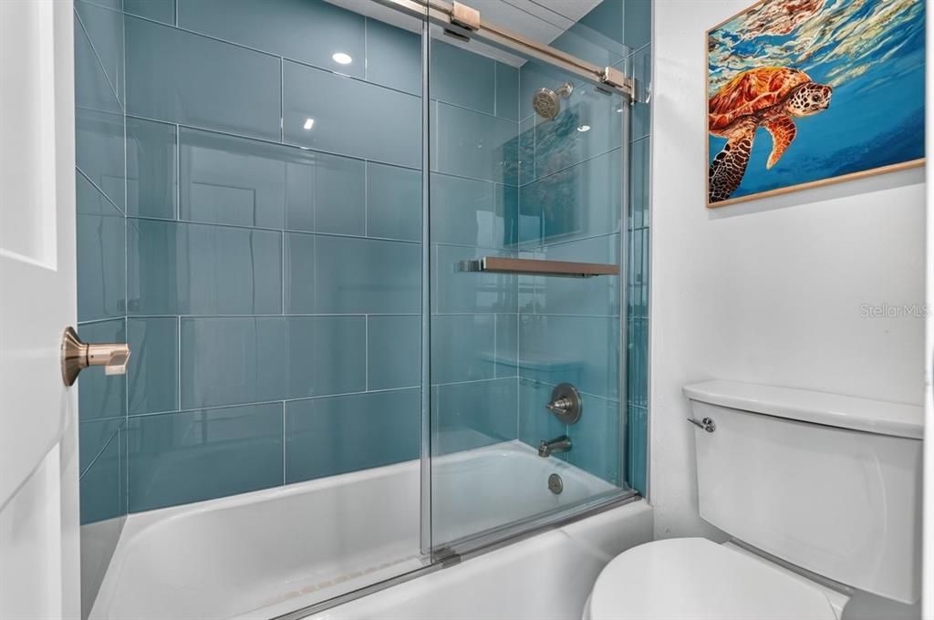 На продажу: $319,900 (2 спален, 2 ванн, 1200 Квадратных фут)