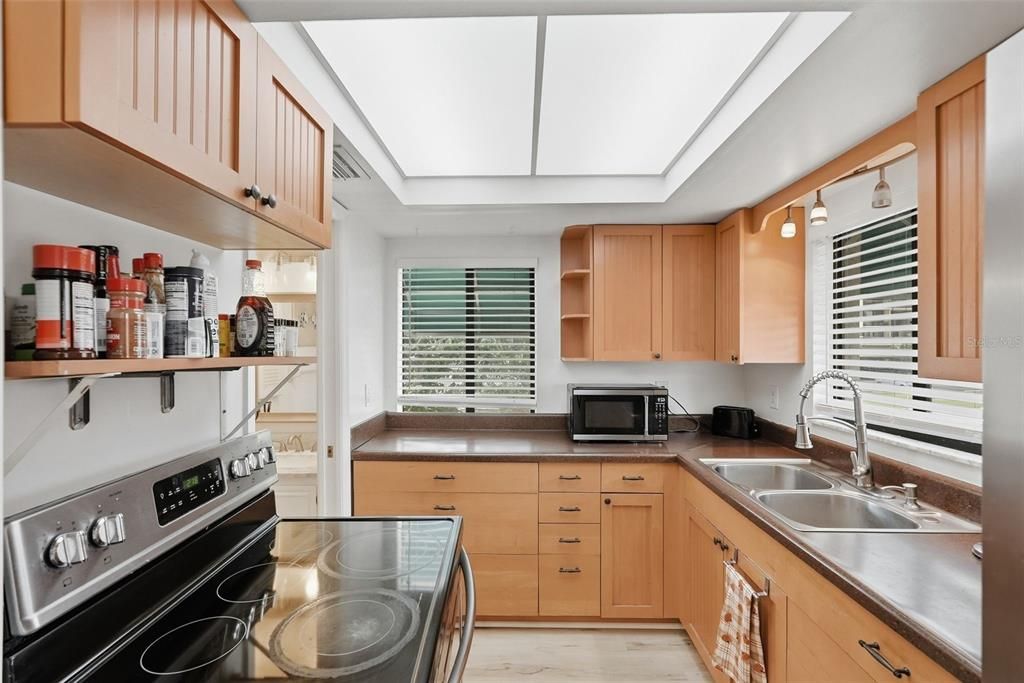 На продажу: $469,000 (3 спален, 1 ванн, 1220 Квадратных фут)