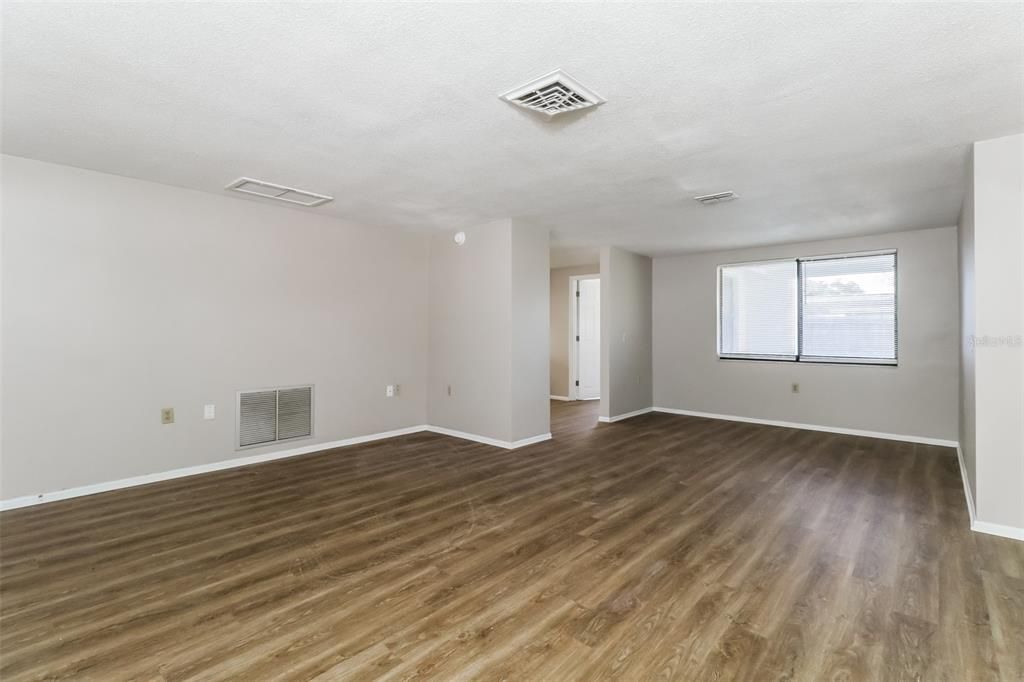 For Sale: $240,000 (3 beds, 2 baths, 1416 Square Feet)