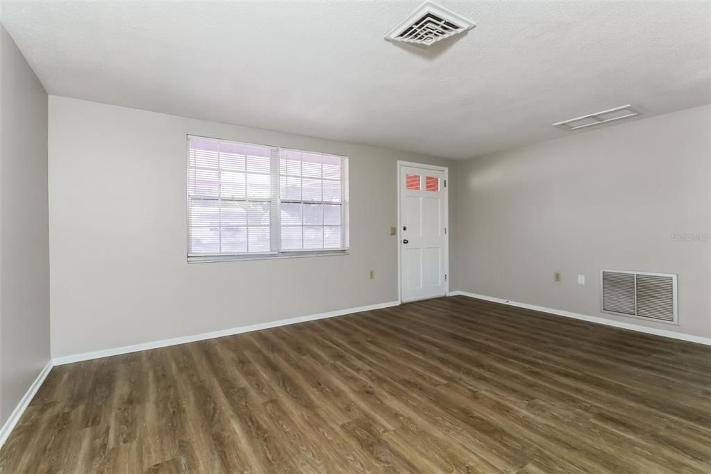 For Sale: $240,000 (3 beds, 2 baths, 1416 Square Feet)