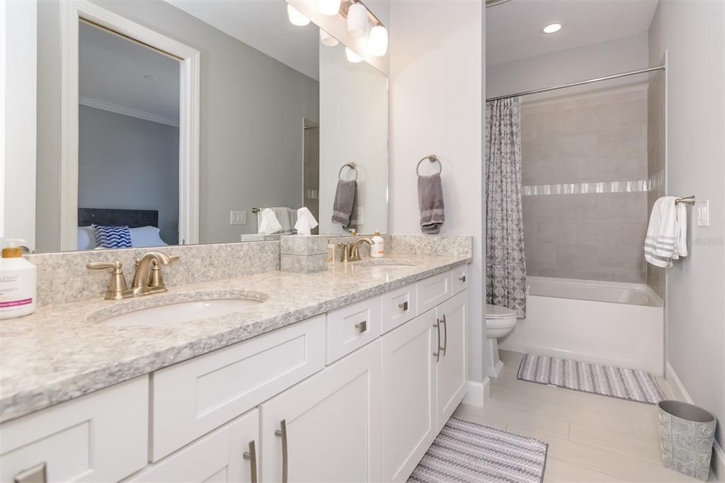 For Rent: $3,400 (3 beds, 2 baths, 1931 Square Feet)