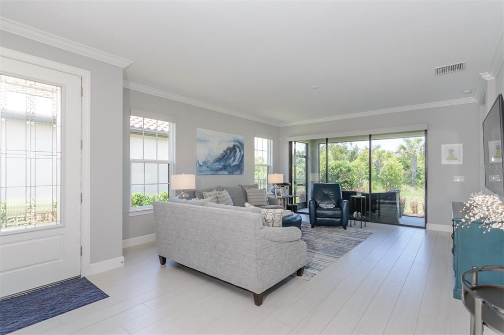 For Rent: $3,400 (3 beds, 2 baths, 1931 Square Feet)
