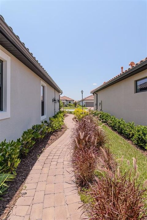 For Rent: $3,400 (3 beds, 2 baths, 1931 Square Feet)