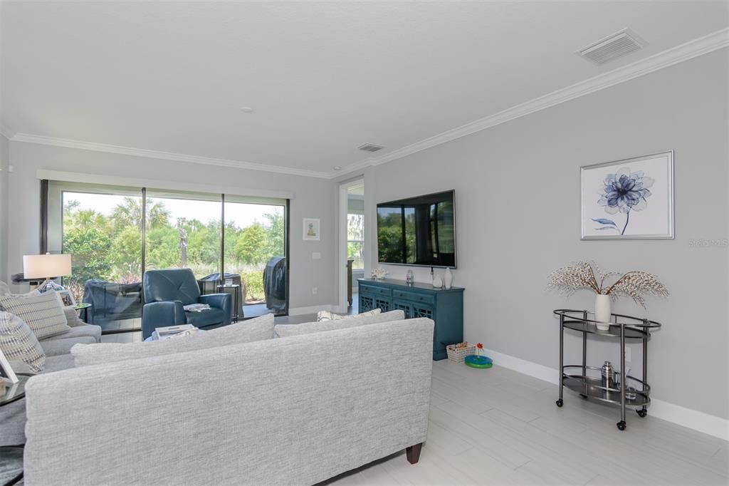For Rent: $3,400 (3 beds, 2 baths, 1931 Square Feet)